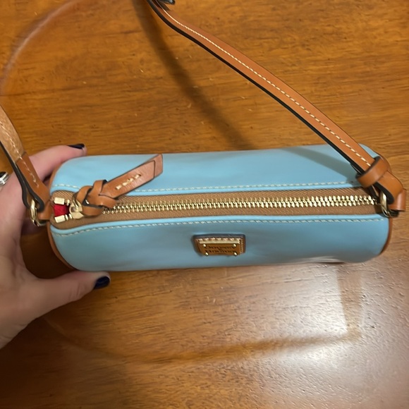 Dooney & Bourke crossbody - Picture 2 of 10